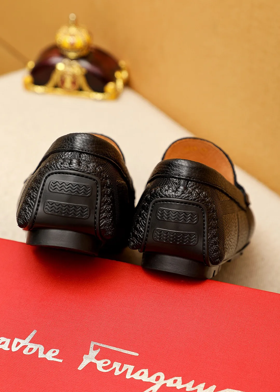 Men's shoes 💰360 💐 Product trademark: Ferragamo "Ferragamo" bean shoes Regular size: 38-44 (45.46🉑️customized) Product materials: Selected imported calfskin embossed upper + classic hardware buckle, imported pig leather lining. Strong three-dimensional visual effect, original outsole color: 1⃣️color optional